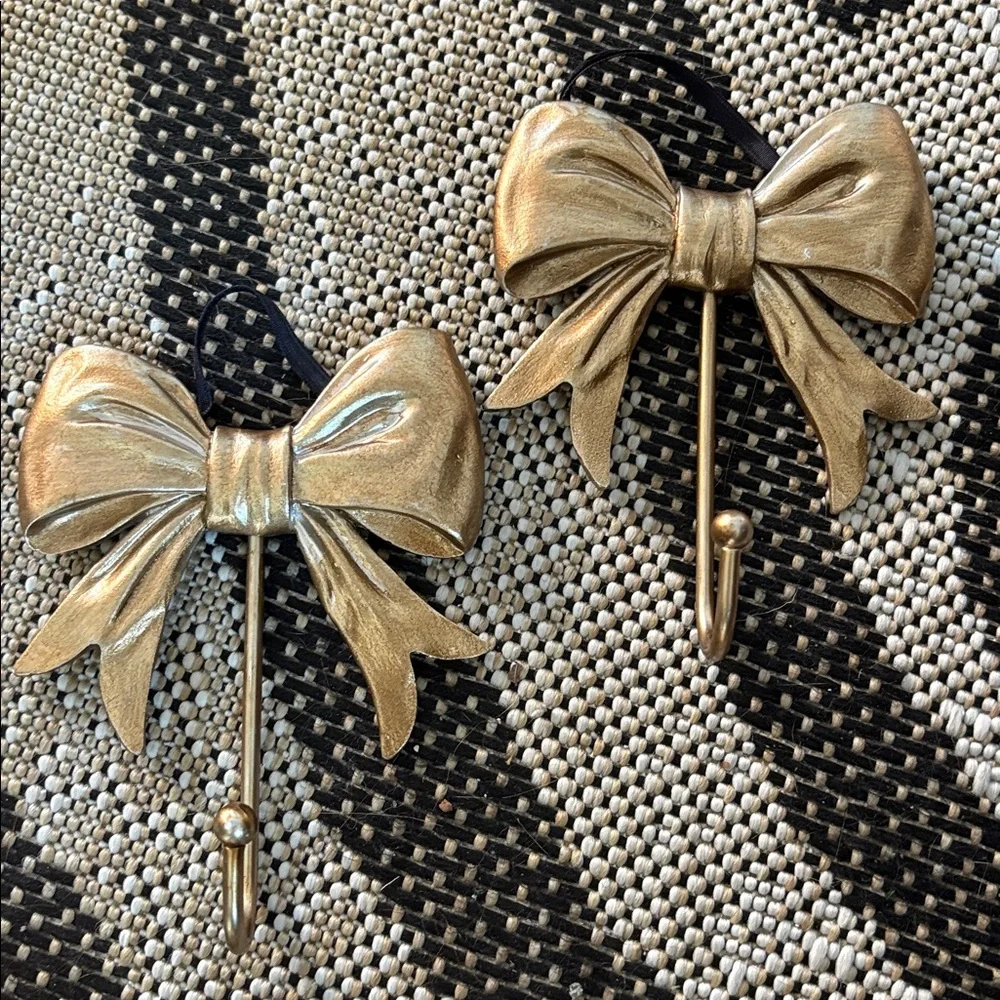 🎀🆕Gold Bow Wall Hooks, Bundle Of 2